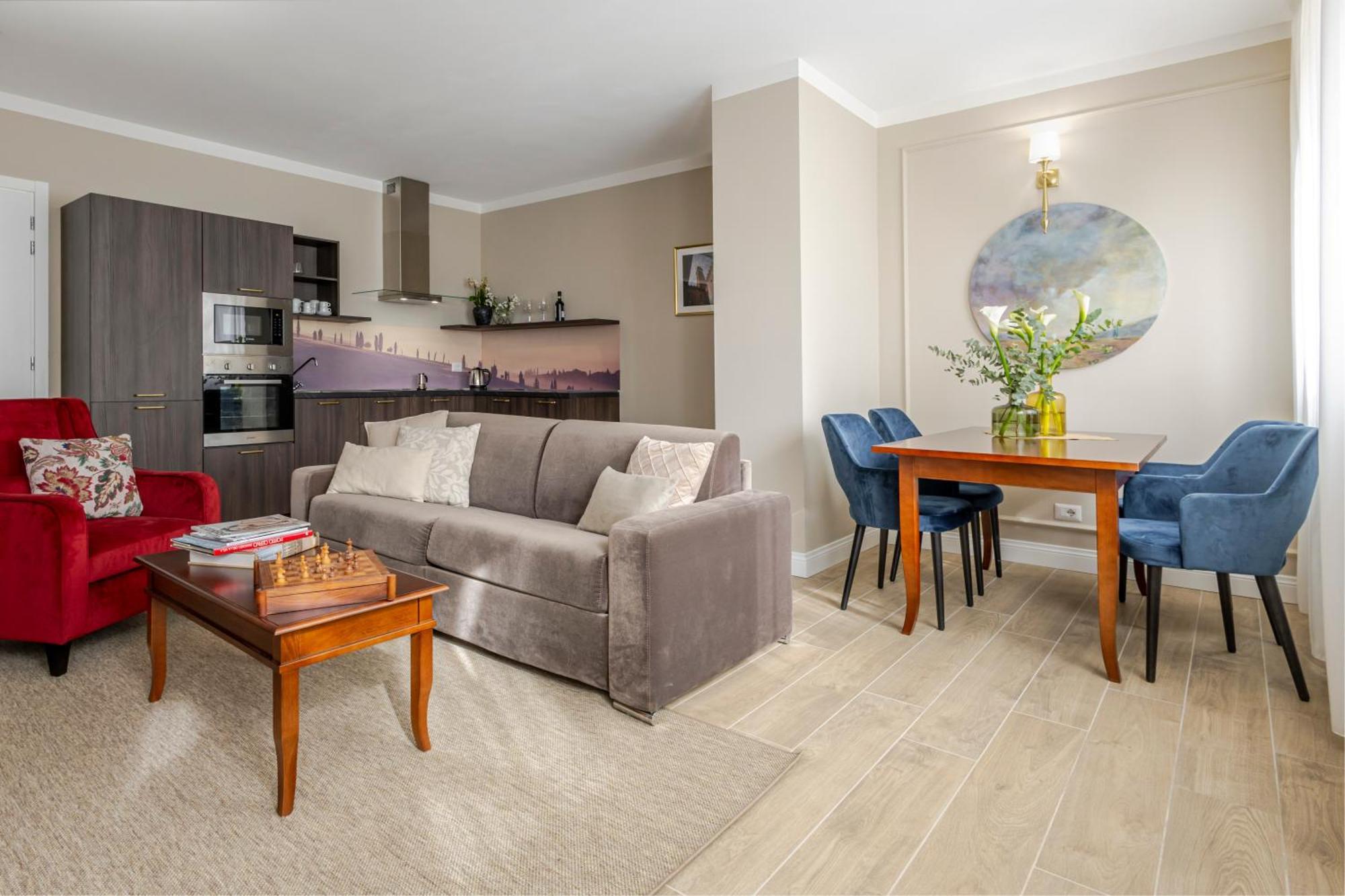 Deluxe Apartment